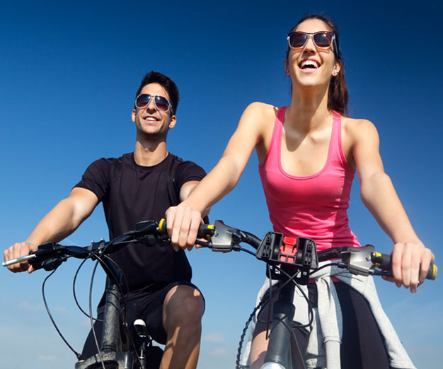 jovenes-paseo-bicicleta