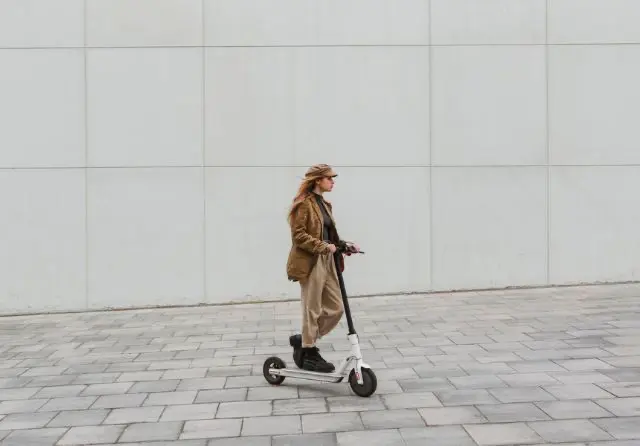 como elegir un patinete para adultos