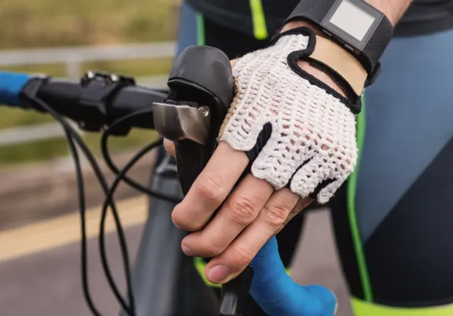Cycling kit: clothing, accessories and equipment for cyclists 2 Cycling Gear